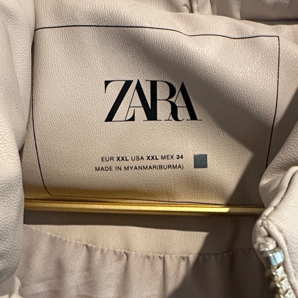 Cream Puffer Vest with Hood - Picture 2 of 6